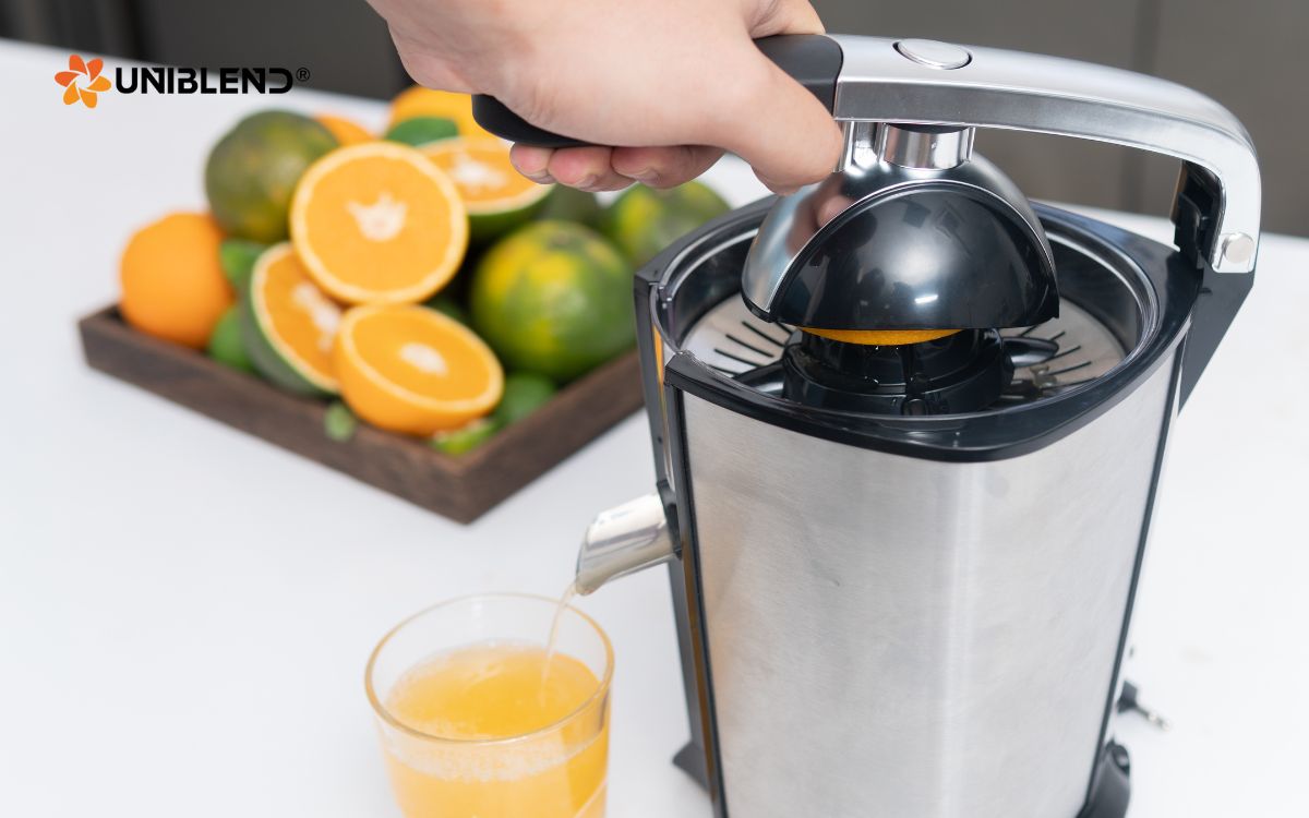 Máy ép cam chuyên dụng như Uniblend UB-160 được thiết kế đặc biệt để đáp ứng nhu cầu ép cam nhanh chóng, gọn gàng