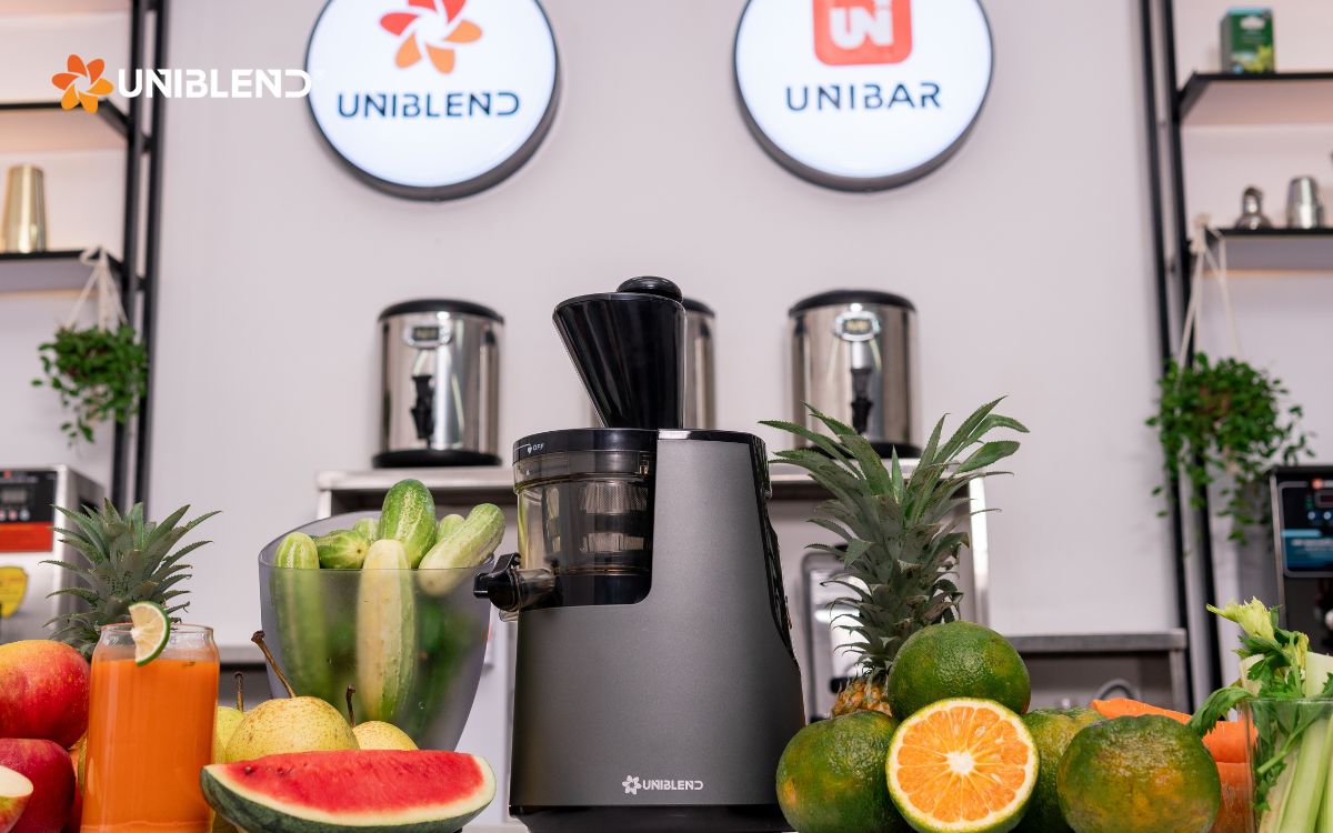 Máy ép chậm Uniblend E250 giúp bạn tạo nên những ly nước cam chuẩn vị, khác biệt và đầy giá trị dinh dưỡng