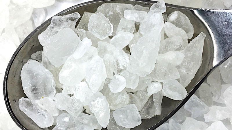 12: Đường phèn giúp nước dùng ngọt hơn