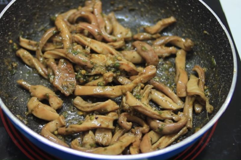 Ảnh 9: Xào bao tử đến khi vàng đều, dạy mùi thơm