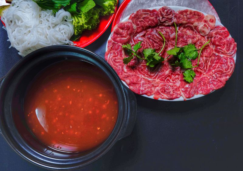 Ảnh 10: Khi ăn bò nhúng ớt, bạn sẽ cảm nhận rõ hương vị của từng nguyên liệu