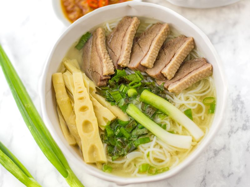 Vịt nấu măng là món ăn thơm ngon, mát và được nhiều người yêu thích