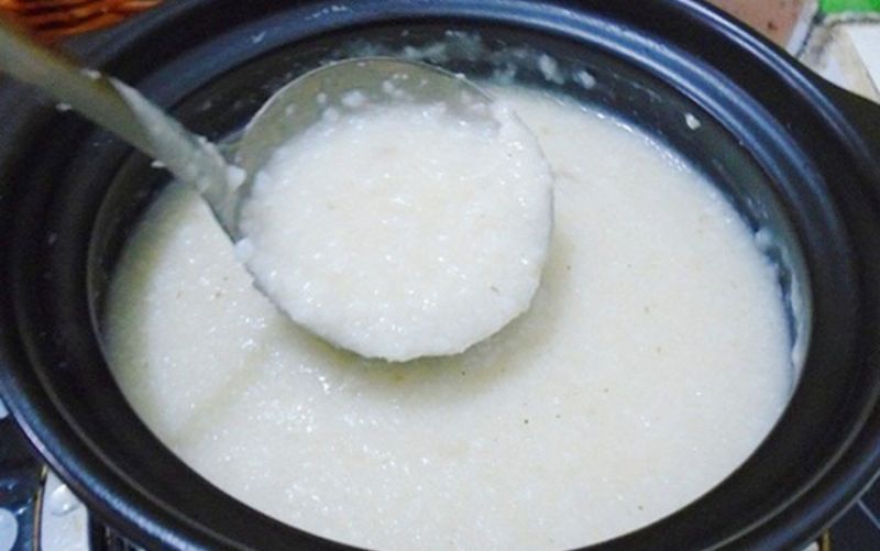 Cháo nấu trong niêu đất sẽ ngon, thơm và nóng lâu hơn