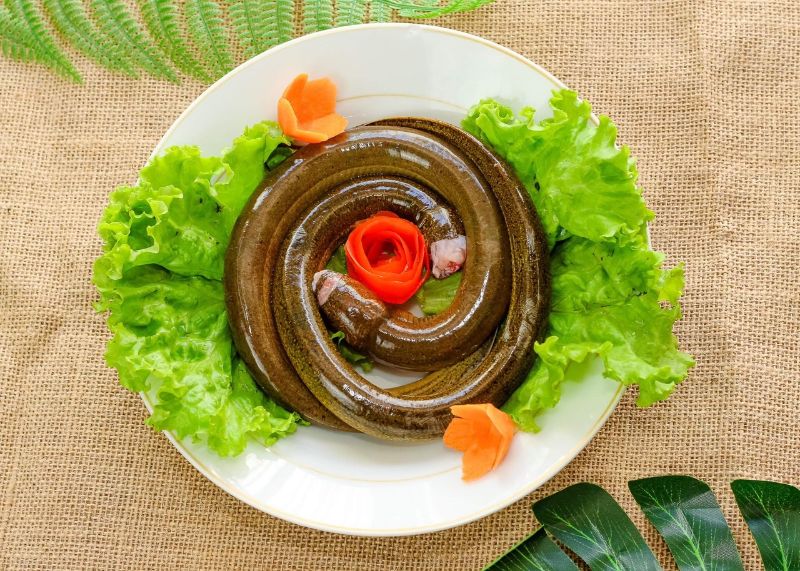 Ảnh 8: Hãy dùng muốn, chanh để làm thật sạch lươn