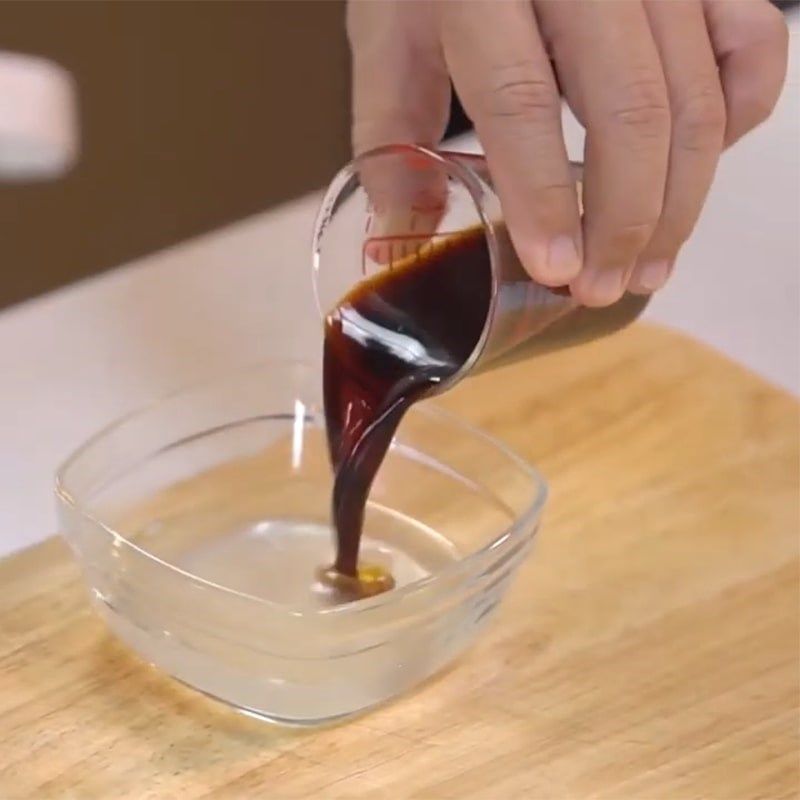 7: Đừng quên chuẩn bị thêm một chén tương tỏi ớt nhé