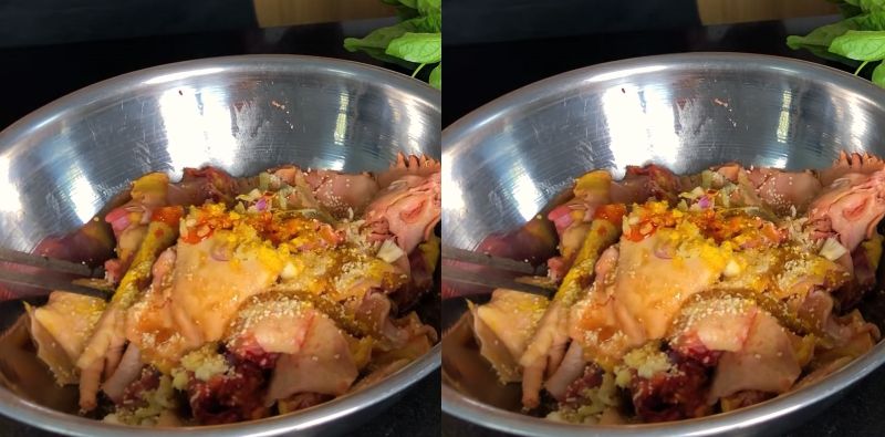 3: Ướp gà với các loại gia vị để thịt gà ngọt và săn hơn khi nấu