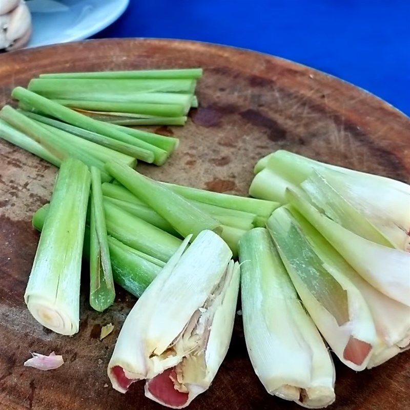 9: Sả chặt khúc dạng như hình là được