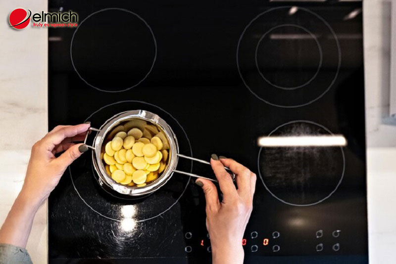 Hình 2: Bạn không nên rút ổ cắm ngay sau khi nấu đâu nhé