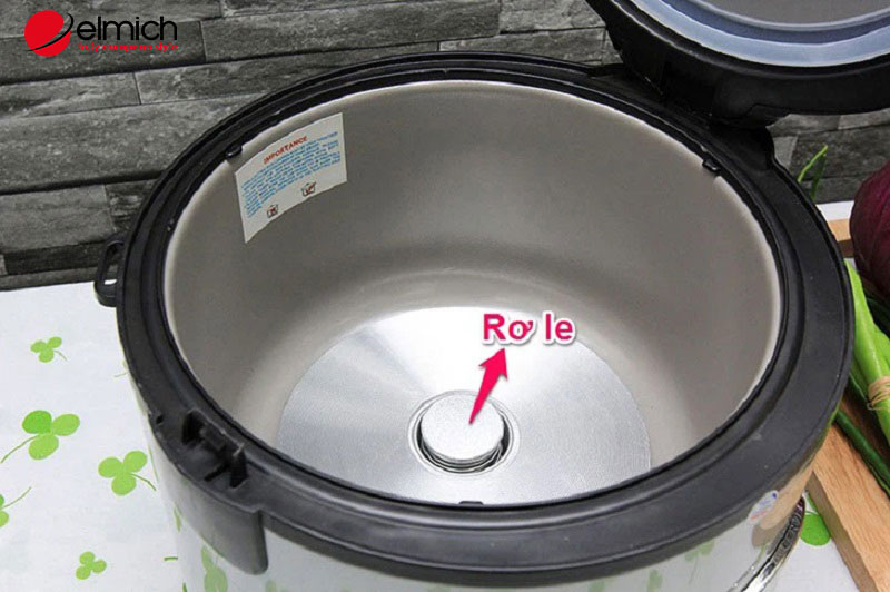 Hình 3: Rơ le nồi có vấn đề sẽ không truyền được đủ nhiệt giúp cơm chín