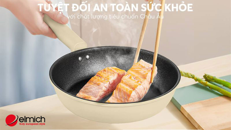 Hình 5: Bật mí cách vệ sinh chảo đơn giản và siêu nhẹ nhàng