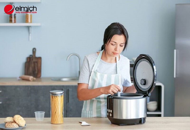 Hình 5: Nồi cơm điện nắp gài