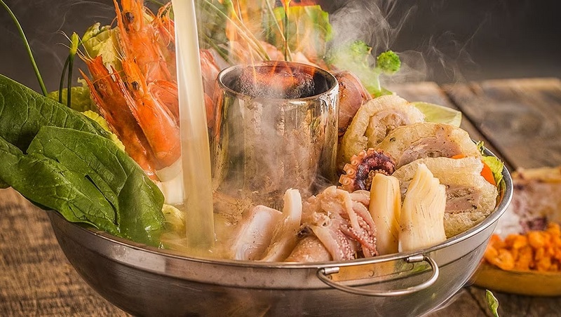 Hoàn thành nồi nước dùng