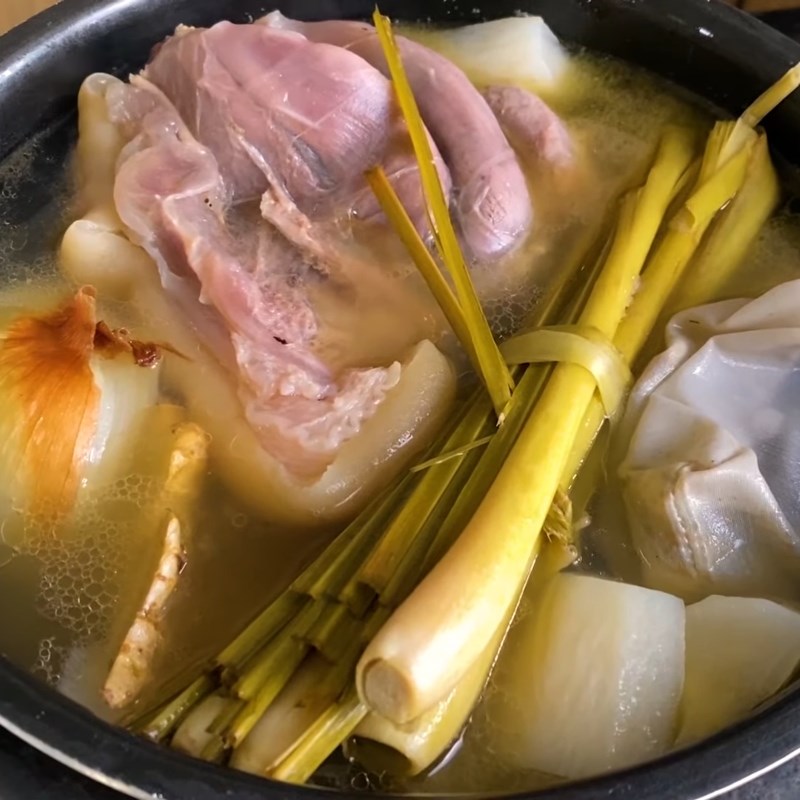 Đun nồi nước lèo