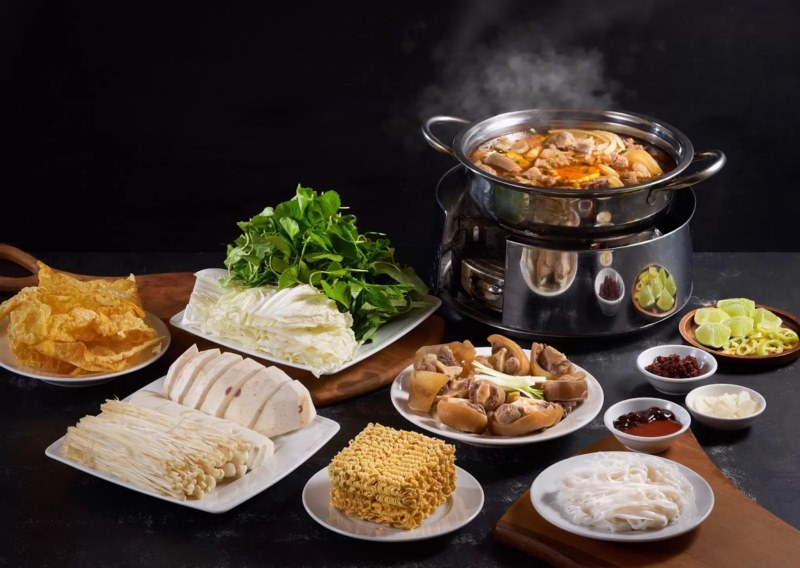 Thưởng thức món lẩu đuôi bò