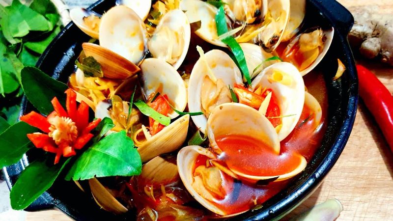Ảnh 6: Món ăn này có nước sốt đậm đà, thịt nghêu ngọt lịm