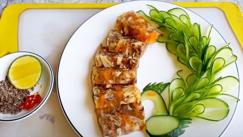 Ảnh 2: Ngô, cà rốt giúp món ăn này trông đẹp mắt hơn