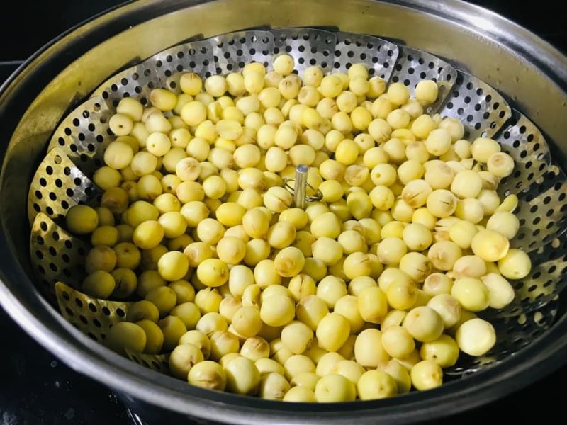 Ảnh 9: Hấp chín hạt sen