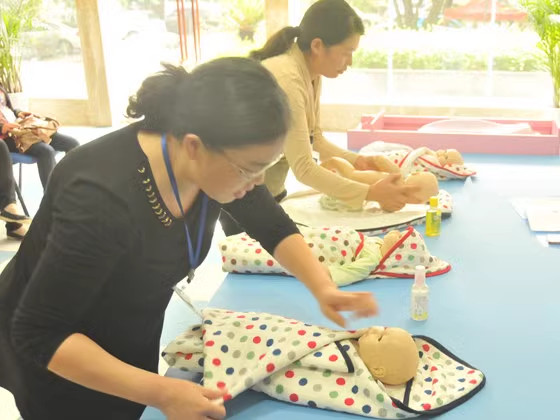 Mô hình búp bê sơ sinh cao cấp thực hành tắm