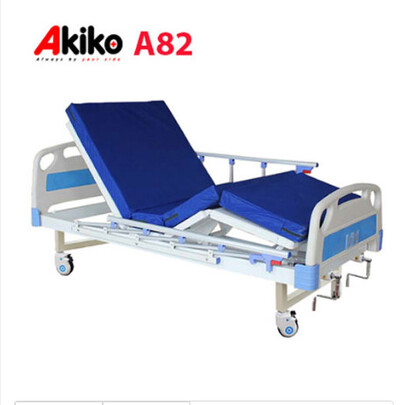 Giường bệnh nhân 2 tay quay 3 chức năng Akiko A82 có bô vệ sinh