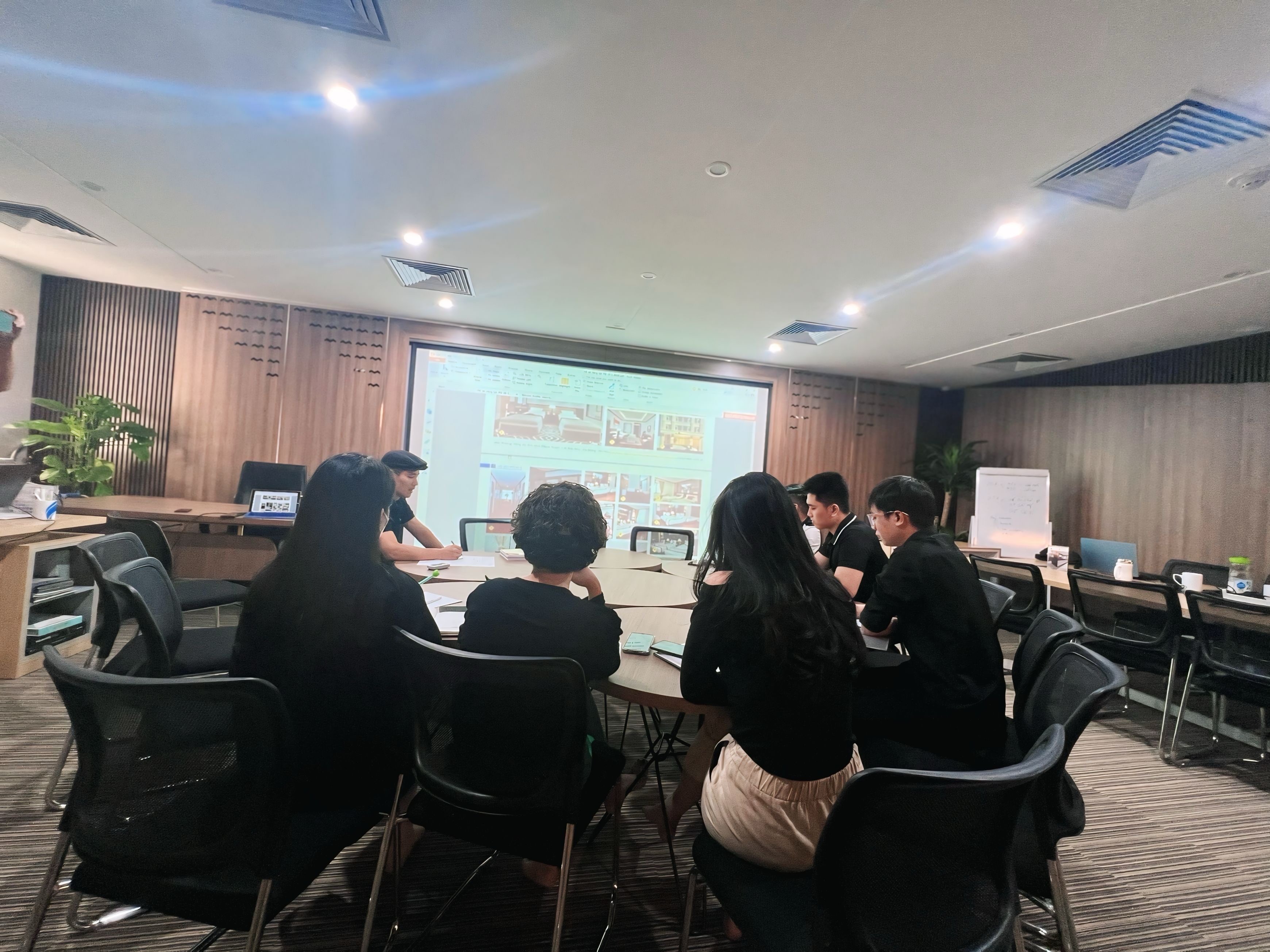 Ths-KTS Trịnh Quang Huy trong buổi chia sẻ kinh nghiệm cho đồng nghiệp
