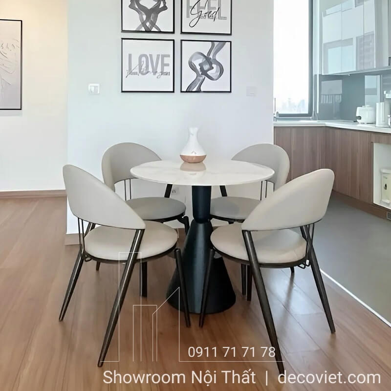 bàn tròn dành cho 4 ghế nhỏ gọn, phù hợp căn hộ