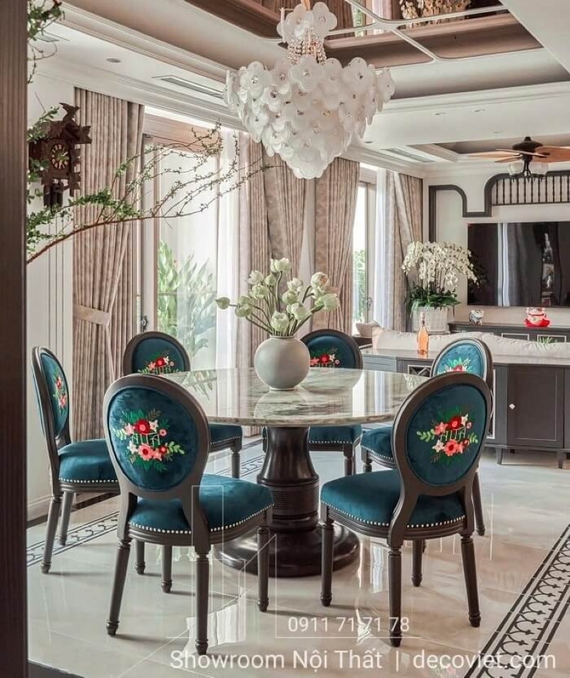 bàn ăn không chỉ phục vục cho bữa ăn mà còn tăng tính thẩm mỹ cho căn phòng