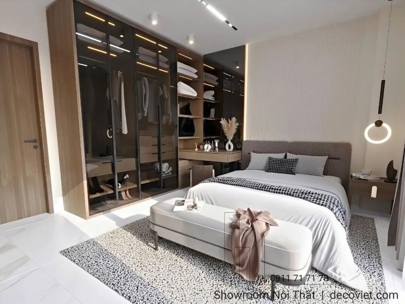 Phòng ngủ master kết hợp tủ kích trần kính tiện nghi , sang trọng