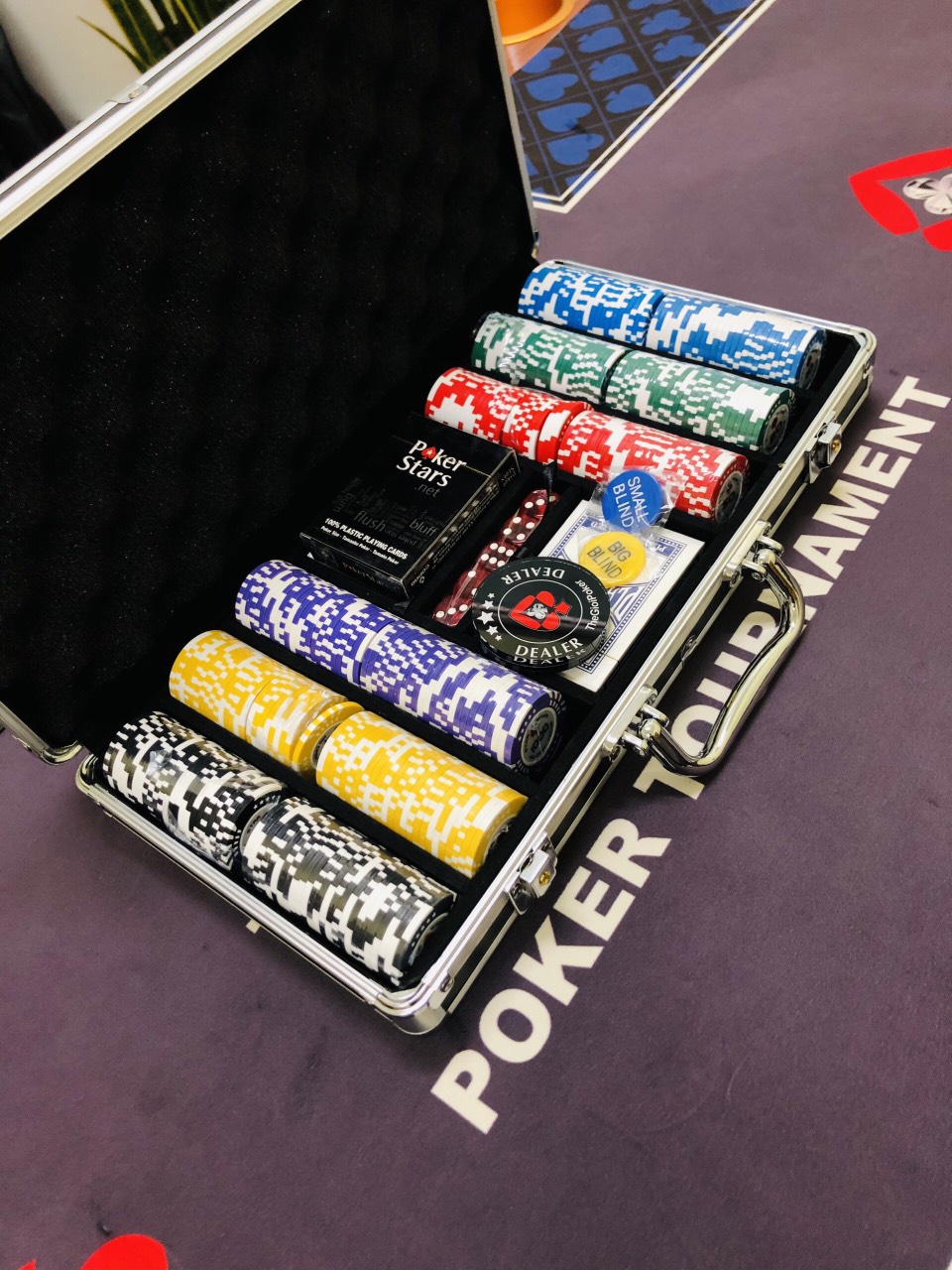 Địa Chỉ Mua Chip Poker Phỉnh Poker tại Đống Đa Cao Cấp Giá Rẻ Nhất