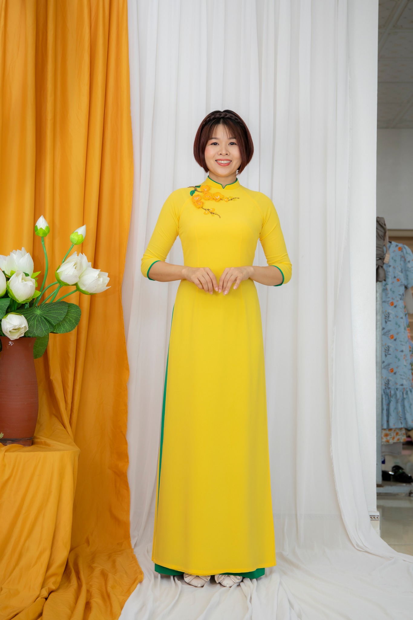 Mẫu áo dài đính kết đẹp chất liệu chifon 4 tà