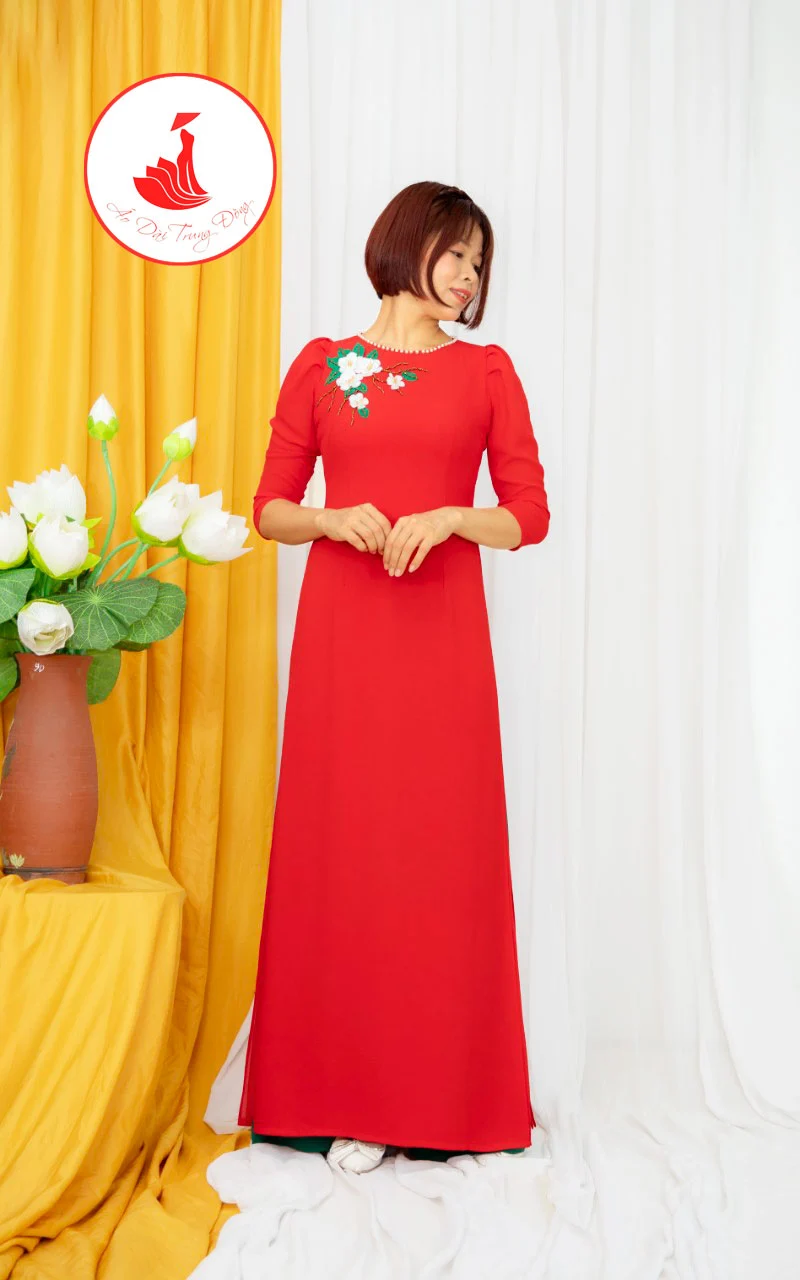 Cách tân tay bồng màu đỏ đo kết hoa nổi