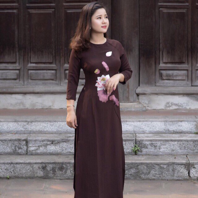 Áo dài màu nâu đất