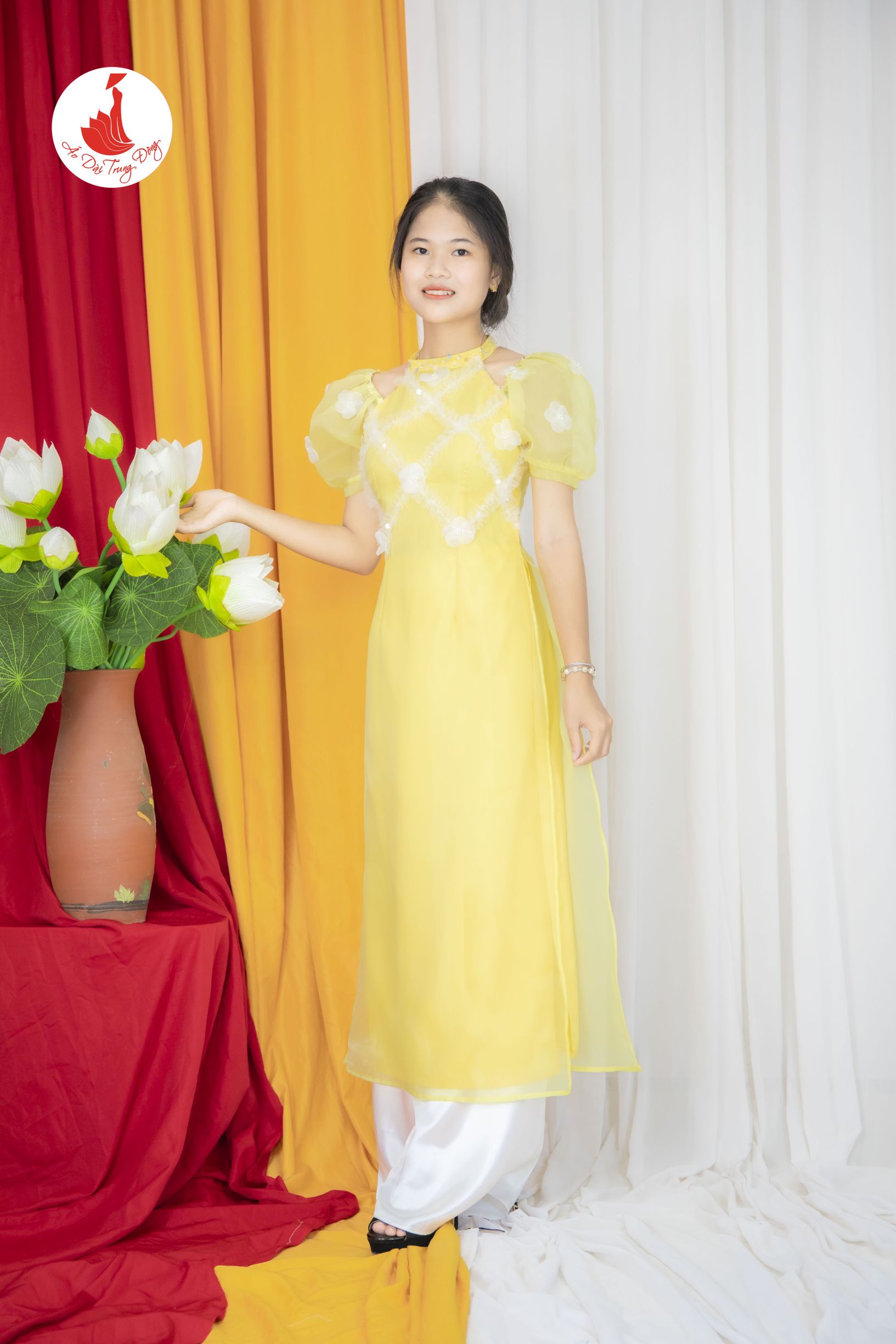 Mẫu áo dài cách tân tay bồng mang phong cách hiện đại