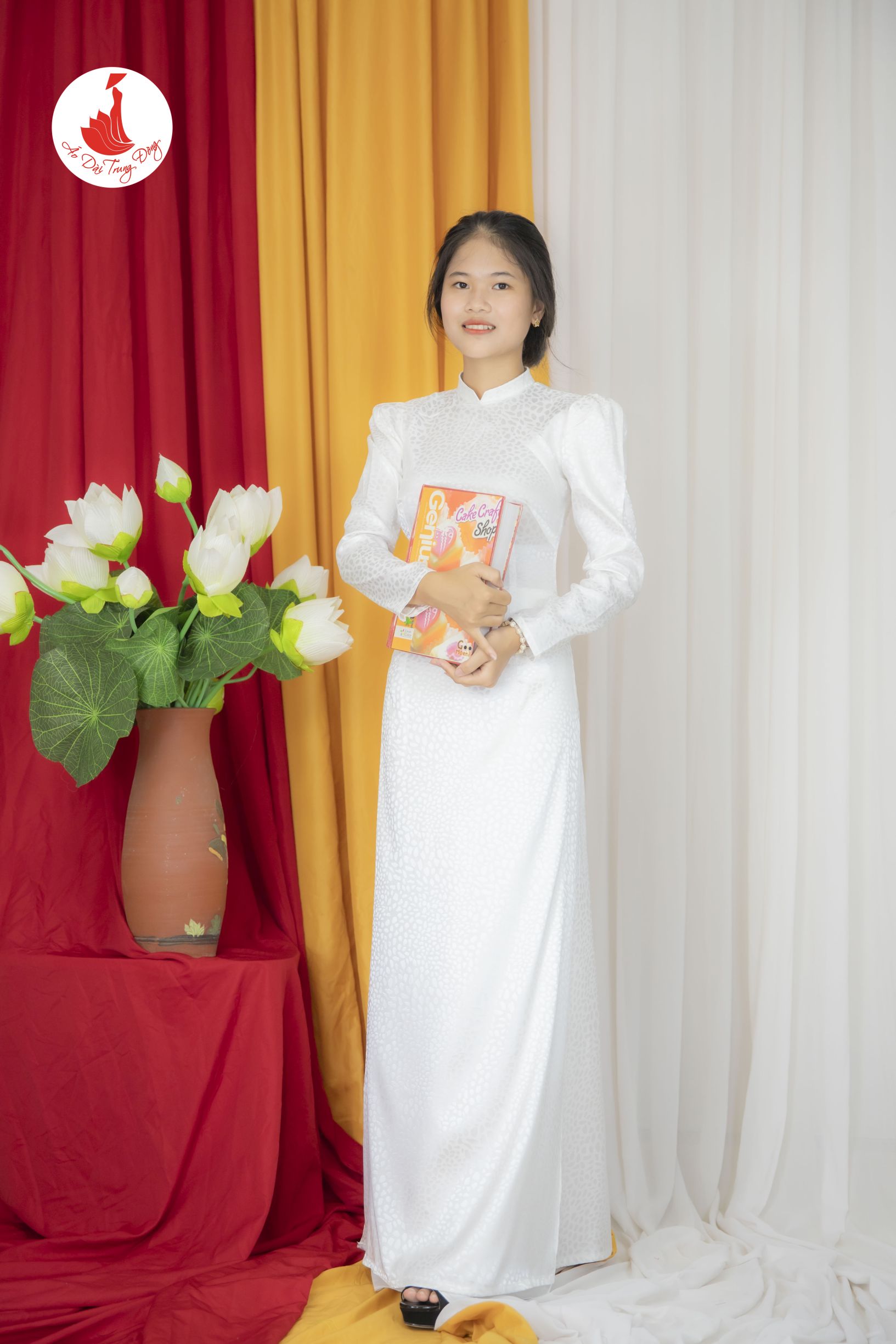 Mẫu áo dài cách tân đẹp chất liệu gấm