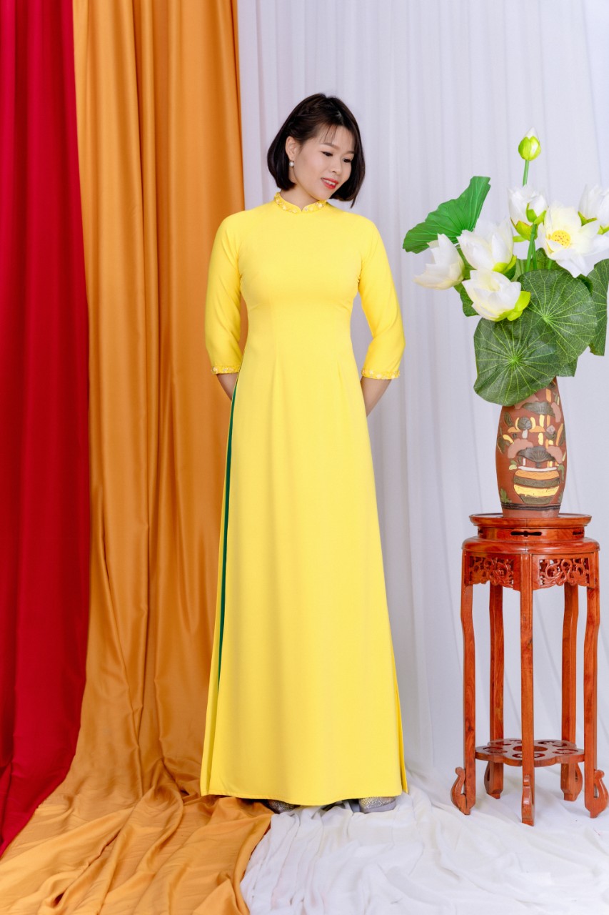 Mẫu áo dài truyền thống cổ 2,5 cam đính kết hạt