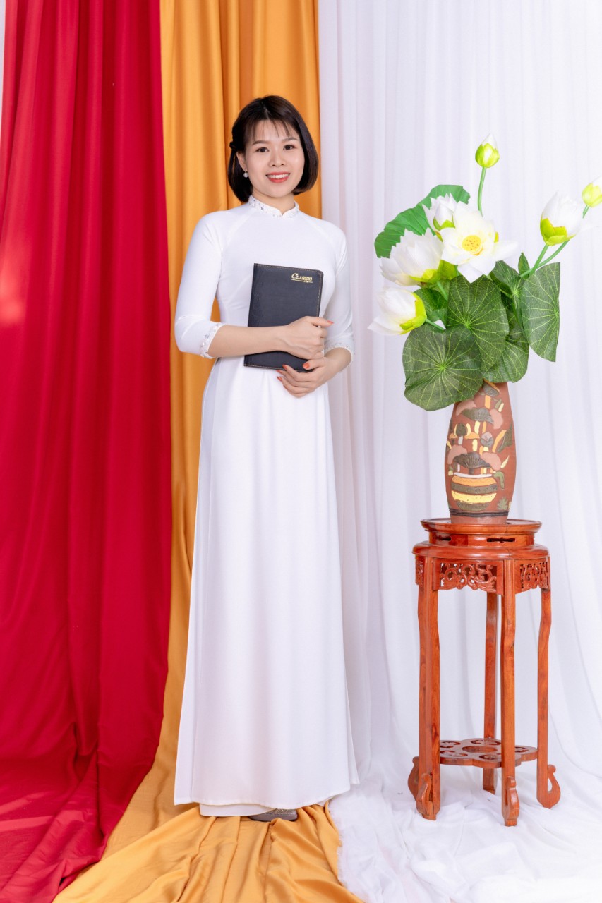 Áo dài cách tân nữ được kết tỷ mỉ