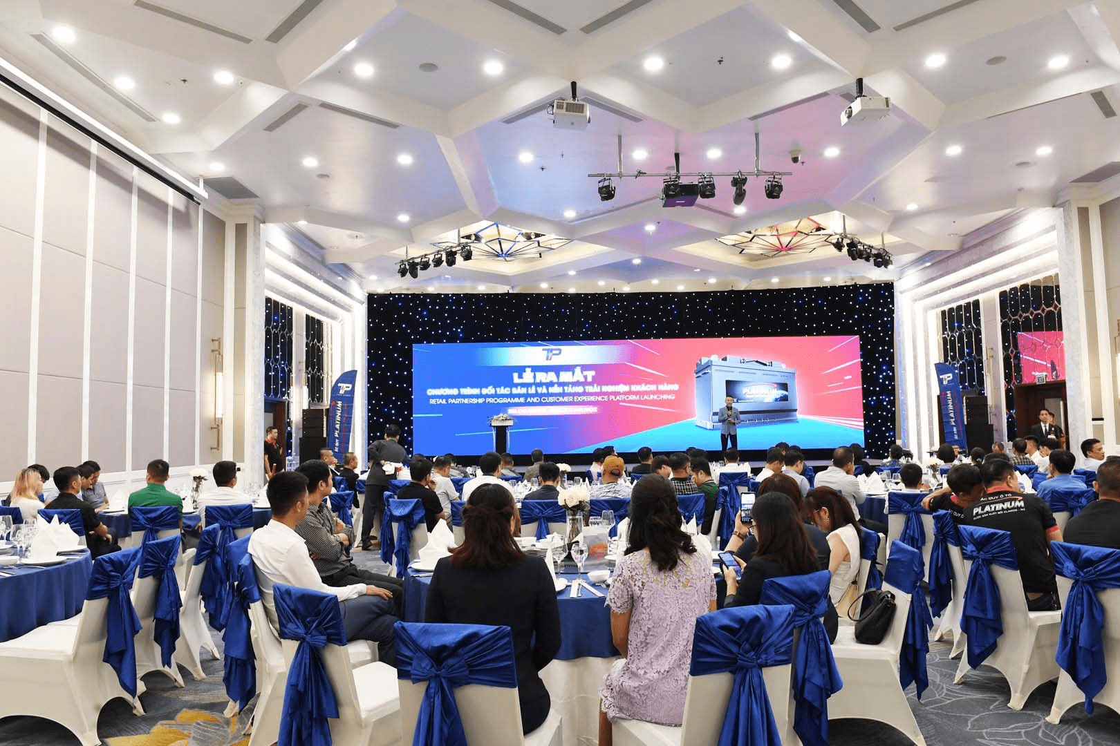 le-ra-mat-chuong-trinh-doi-tac-ban-le-va-nen-tang-trai-nghiem-khach-hang-xcp