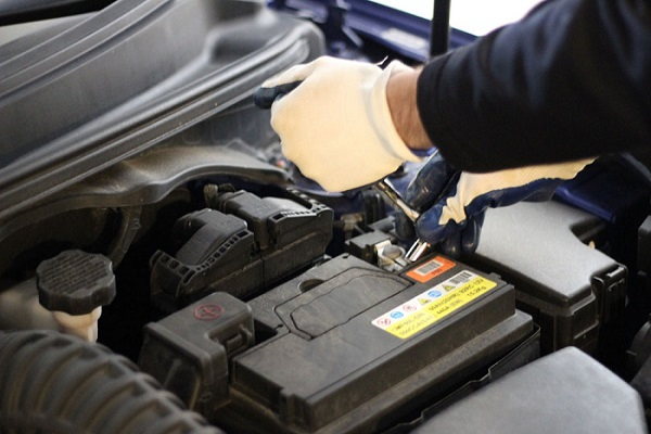 thói quen khiến ắc quy nhanh hỏng