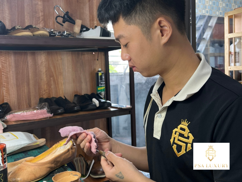 Khi nào cần phục chế giày da?