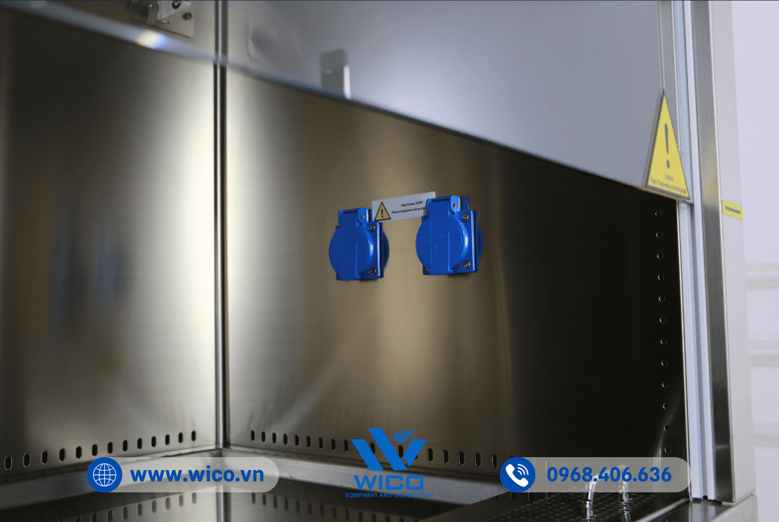 Tủ An Toàn Sinh Học Cấp II 11231BBC86 có thiết kế kèm 2 ổ cắm điện bên trong buồng