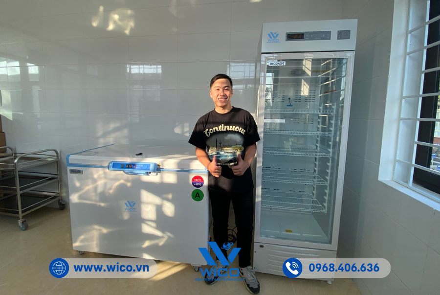 Kỹ thuật viên Wico bàn giao tủ bảo quản YC-275EW tới trạm y tế tại Hà Nội