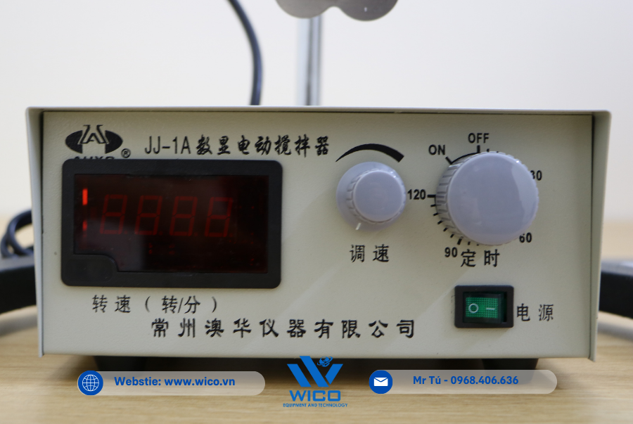 Bộ điều khiển rời với núm chỉnh tốc độ vô cấp cùng bộ cài đặt thời gian lên tới 120 phút hoặc chạy liên tục