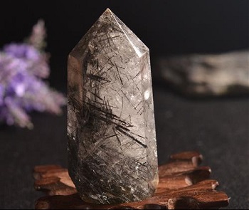 Trụ đá thạch anh