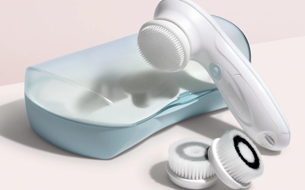 Các tiêu chí chọn máy rửa mặt nội địa Nhật phù hợp với da mụn