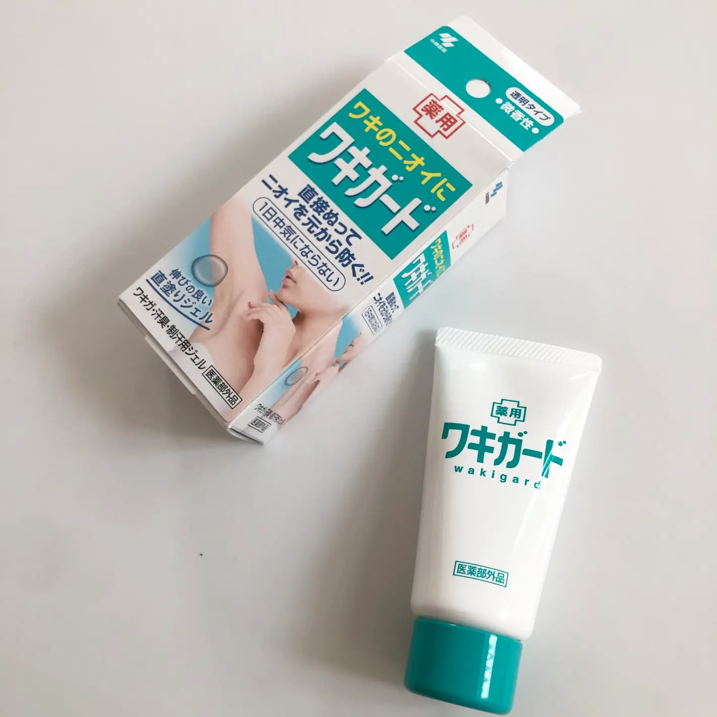 Gel trị hôi nách Kobayashi Nhật Bản
