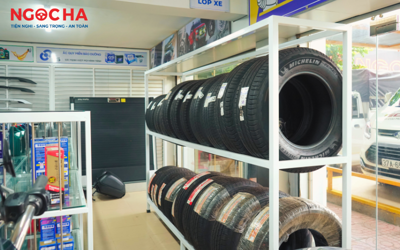 Showroom phụ tùng 2