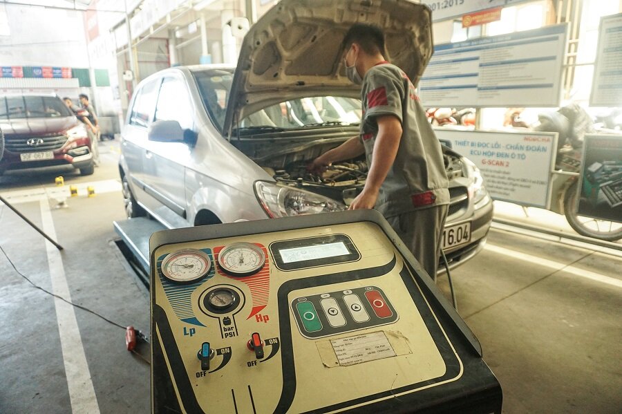 Nạp gas điều hòa ô tô
