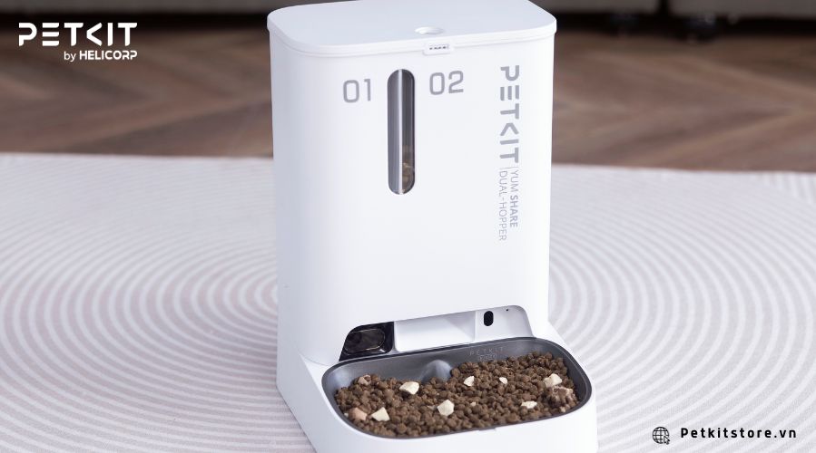 PETKIT YUMSHARE GEMINI có hai ngăn phân phối thức ăn và camera sắc nét