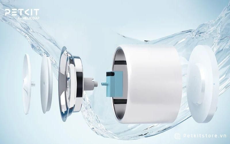 Vệ sinh sản phẩm máy lọc nước cho mèo để giữ gìn vệ sinh