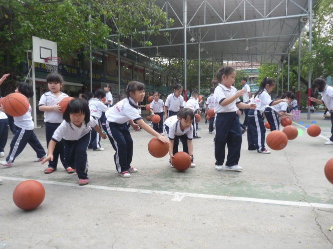 Trụ bóng rổ học sinh