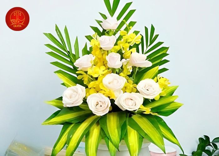 Chuẩn bị hoa tươi – Bước đầu cho bình hoa dâng Chúa